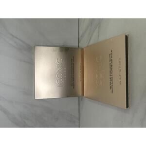 Iconic London Day to Slay eyeshadow palette